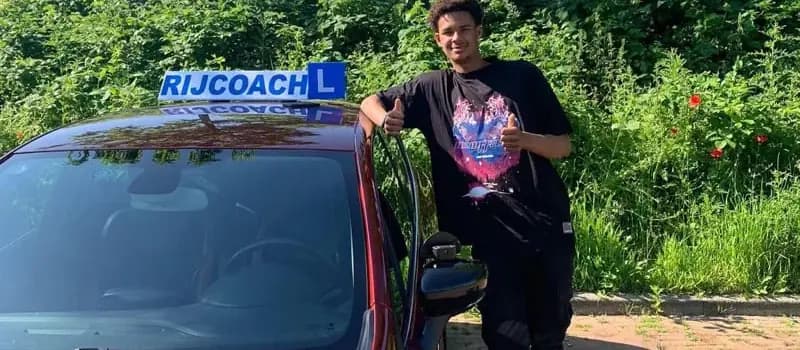 Jonge leerling start met 2toDrive rijlessen in Haarlem bij Rijcoach