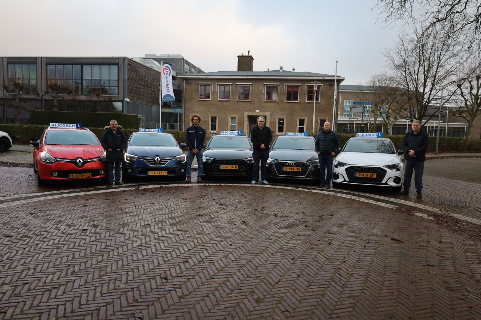 Het team van Rijcoach, rijschool in Haarlem, met moderne lesauto’s en vaste instructeurs